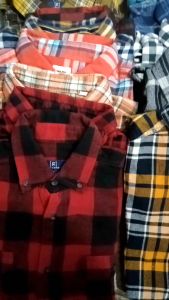 เสื้อเชิ้ตลายสก๊อตแขนยาว คอปก เสื้อทํางาน มือสอง สภาพดี สวมใส่ได้ทั้งชายและหญิง