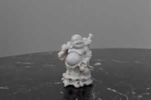 Tượng phật di lạc ghánh bao kim tiền 11cm-Nhiều màu sắc). Trang trí trên ô tô tiểu cảnh bonsai ghép lũa để bàn trà phòng khách bàn làm việc thờ thần tài…