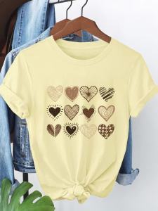 Short Sleeve T-Shirt With Heart Pattern Round Neck Comfortable To Wear Suitable For Spring Summer And Autumn. The Fabric Is Light And Comfortable Machine Washable