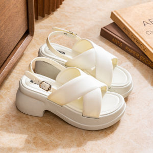 KDAShop รุ่นยอดฮิต   รองเท้าแตะแฟชั่นผู้หญิง เป็นงานสวมสายไขว้ แถมมีสายรัดส้นให้ด้วย ทรงสวย สีสันดี แมทช์ง่าย ราคาถูก  ใครไม่มีโคตรเอาท์