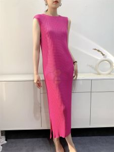 Loose Fit and High Elastic Non-Ironing Mid Length Slit Dress (Average Size: 45-70Kg) - L23013