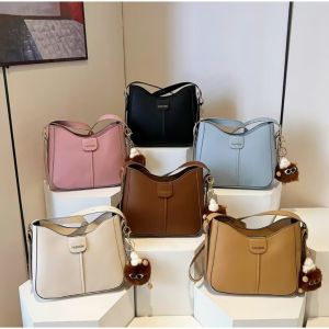 กระเป๋าสะพายข้างเกาหลีสุดอินเทรนด์ 💖 หนังPU เกรดพรีเมียม ดีไซน์มินิมอล ใส่ได้ทุกโอกาส! รับรองโดนใจสาวๆ