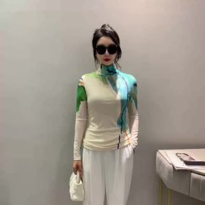 AMMIN สีทึบฤดูใบไม้ผลิและฤดูใบไม้ร่วงสีมัดย้อมพิมพ์ลายแขนยาวเสื้อยืดผ้าฝ้ายผู้หญิงสไตล์เกาหลีคอวีกึ่งสูงเสื้อสำหรับผู้หญิงลำลองไซส์ใหญ่พิเศษ2024