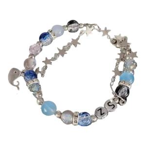 Phụ Kiện Vòng đeo tay đính cườm ngôi sao xanh Klein tinh vi được thiết kế để tạo kiểu linh hoạt và tăng cường sự thanh lịch tổng thể