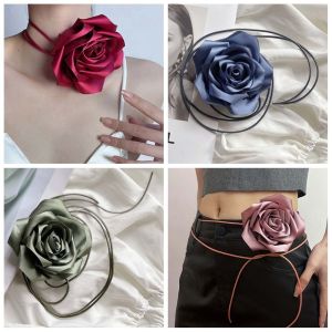 NEEUJ ดอกไม้ประดับดอกไม้ กุหลาบโชคเกอร์เข็มขัด โซ่ร่างกาย เครื่องประดับเอว สร้อยคอสำหรับผู้หญิง บุคลิกภาพที่ดี ผ้าซาตินซาติน ห่วงโซ่เอว สาวๆ