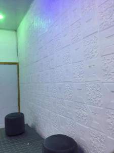 combo 20 tấm xốp dán tường hoa văn kèm nhũ vàng tự dán khổ lớn 70x70cm