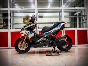 ỐP PÔ E TRONG SUỐT CHO XE NVX 155 CUA ZHIPAT