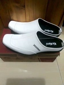 Sandal Selop Terbaik: Lembut, Nyaman & Terbaru