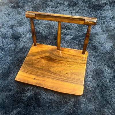 1 Chiếc Ghế Gỗ Me Tây Ngồi Bệt