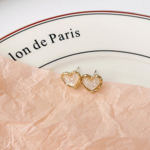 S925 silver needle Korean temperament simple gold edge small heart shaped earrings银针韩国气质简约金边小巧心形新款耳钉