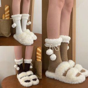 NCUMBE Y2K ถุงเท้าโลลิต้าขนสัตว์ ลูกไม้ขึ้น ลูกบอลผ้าพลัฌ ถุงเท้ายาวครึ่งน่อง คาวาอิ เข้ากับทุกชุด ถุงเท้าผู้หญิงฤดูหนาว ฤดูหนาวในฤดูหนาว