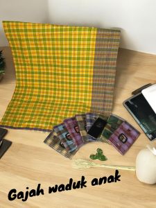 Sarung anak gajah waduk motif kotak