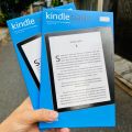 Máy đọc sách Kindle Oasis 3 10th màn hình 7” 300PPI Có đèn vàng warmlight, có phím bấm và chống nước. 