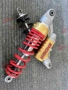 โช้คหลังโชว่า Wave สตัททอง ขนาดความยาว 320 มิล คู่ละ 1298 บาท