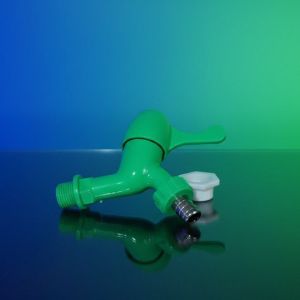 Kran PVC Besar Taman Engkol 1/2 X 3/4 Weldom