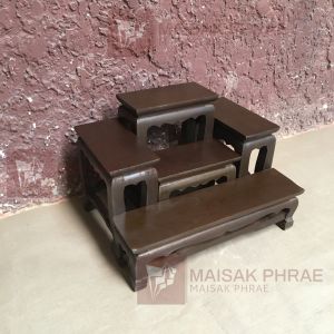 MAISAKPHRAE โต๊ะหมู่บูชาไม้สัก หมู่ 5 หน้า 4 (ตัวลูก) สีโอ๊ค กว้าง 30 ซม. ยาว 40 ซม. สูง 26 ซม.