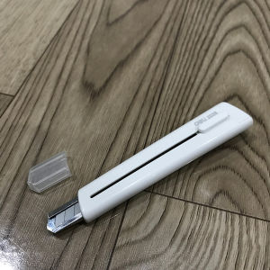 [HCM]Dao rọc giấy cán nhựa hàng cao cấp DELIan toàntiện lợisang trọnghai cỡ:lớn 2040 và nhỏ 2038