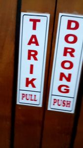 2pcs Stiker Vinyl 17x5cm: STICKER PINTU TARIK DORONG PULL PUSH.RUMAH. SIGN RAMBU K3