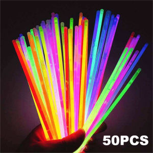 🌟พร้อมส่ง🌟 แท่งเรืองแสงสี แพ็คผสม 100 ชิ้น รวม 8 สีอินเทรนด์ + ขั้วต่อสร้อยข้อมือที่สวยงาม ของเล่นแท่งเรืองแสง อุปกรณ