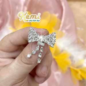 Nơ cài áo đính đá sáng bling 2 dải tia rua kt 3x35cm sẵn ghim cài