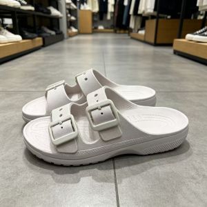 Crocss Dép sục lỗ cổ điển mẫu mới dép sandal đi biển chống trượt ngoài trời nam nữ bền đẹp thời trang quai ngang.