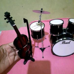 Hiasan Meja Pajangan Koleksi Miniatur Alat Musik Drum Gitar dan Biola 1 Set ( 3 macam ).