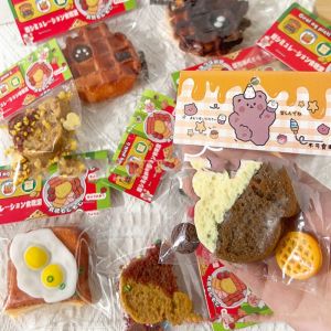 XUECHUANGYING Croissant Simulated Food Squeeze Toy Toast Waffle Cake Simulated Ice Cream Decompression Toy Cute Fried Noodles Fried Noodles Squeeze Pinch Toy Home Ornaments