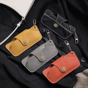 DOI4RE นุ่มนุ่มๆ เกาหลีแบบเกาหลี แบบพกพาได้ กล่องใส่แว่นตา ที่ใส่แว่นตาเด็กผู้หญิง ดอกไม้ประดับดอกไม้ สำหรับผู้ชาย พร้อมพวงกุญแจด้วย กันน้ำกันน้ำได้ กล่องแว่นตาคาเมลเลีย กล่องป้องกันแว่นตา ที่ใส่แว่นตา กระเป๋าแว่นตากันแดดหนัง PU