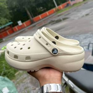 Free4 Jibbits/Pair #รองเท้าแตะผู้หญิง Crocs Classic Platform  รองเท้ารัดส้นหัวโต ส้นสูง 2.8 นิ้ว เบาและนุ่ม ใส่สวย