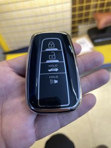 Ốp bảo vệ chìa khoá xe TOYOTA CAMRY đời xe 4 nút bấm chất liệu bằng chất liệu mạ TPU mềm