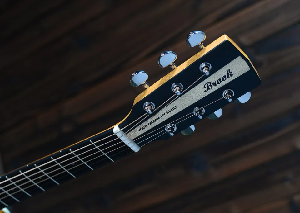Brook V12-ACM - High Craftsmanship and Advanced Specifications 