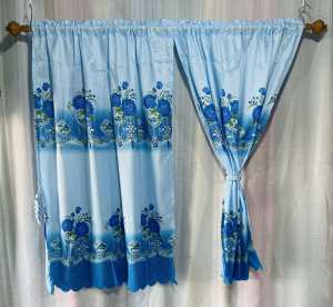 🔔🏡ผ้าม่านหน้าต่าง ชนิดสอดเชือกหรือไม้ก็ได้  *มีสายรวบผ้าม่านติดกับตัวผ้าม่าน  ขนาดผ้าม่าน 2ผืน (เหมือนในรูป) = กว้าง 2 เมตร X สูง 1.35 เมตร  ✅ ขนาดหน้าต่างมาตรฐานสามารถใช้ได้ หรือ สูงไม่เกิน 1.35 เมตร กว้างไม่เกิน 2 เมตร หรือขนาดต่ำกว่าที่กำหนดนี้ สามาร