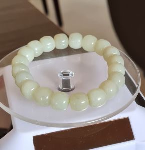Green Hetien Jade Bracelet