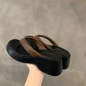 Free Shipping WomenS Casual Flip-Flops New Summer Styles Comfortable And Thick-Soled With Chunky Heels Perfect For Outdoor Wear