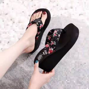 New Summer WomenS Flip-Flops Trendy And Fashionable Versatile For Outdoor Wear Beach Casual Flat Sole Solid Color Simple Flip-Flops