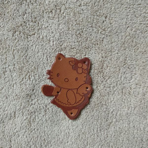 ป้ายหนังแฮนด์เมด หนังPU ป้ายหนังลายนูน DIY ป้ายกางเกงยีนต์ แบบเย็บ อุปกรณ์เสริมสำหรับถักเย็บ เสื้อผ้า กระเป๋า วัสดุตกแต่งผ้า สินค้าพร้อมจัดส่ง