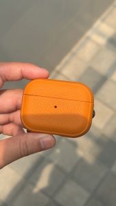 Case Da Vân Nổi Cao Cấp Chống Vân Tay Kèm Móc Khoá Cho Tai Nghe Airpods Pro 3 Pro 2 Airpods 4 Njoy