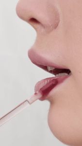 HINCE Nu Blur Tint - Creamy Velvet Matte Lip Tint with Soft-Focus Blur Finish Airy Whipped Mousse Texture Lightweight Buildable Korean Lip Stain Non-Drying Long-Lasting Color 0.13 oz. (COLD09)