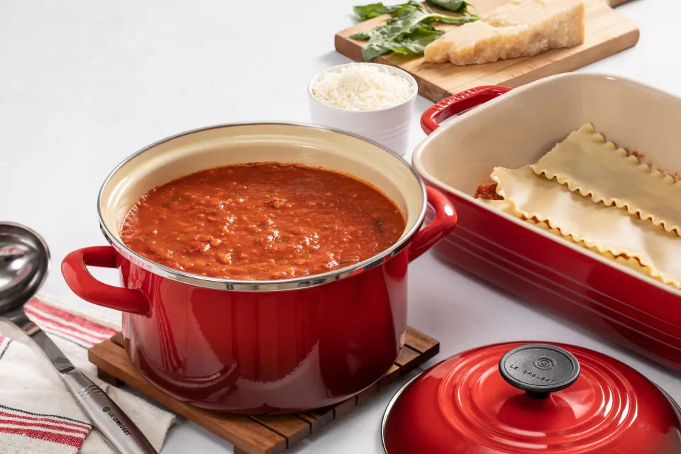 LE CREUSET 20cm CASSEROLE 赤 Le Creuset Signature Casserole 20 cm Cherry Red | Knivesworld.eu