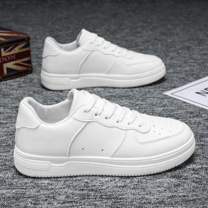 รองเท้าผู้ชายสีขาวระบายอากาศพื้นนุ่มหนังกันลื่นพื้นหนารองเท้าอเนกประสงค์สีขาวสีขาวสีดำหลายขนาดรองเท้ากีฬาผู้ชายจัดส่งจากประเทศไทย
