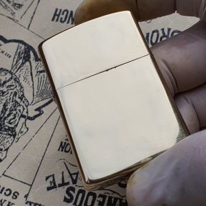 Bật Lửa Hột Quẹt Zippo Vàng Trơn Bóng Mộc Đáy Ngược Đời La Mã XIII Đồng Nguyên Khối ( Tặng Phụ Kiện)