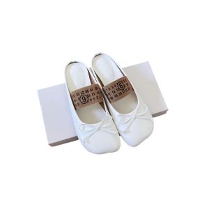 mm6 Apple Head Mary Jane Ballet Shoes Separuh Tutup Selipar Wanita Tapak Rata 2024 Kasut Tunggal Huruf Satin Baru L