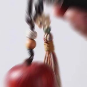 Móc khóa gỗ hình quả táo Rosewood quà tặng sáng tạo mô phỏng trái cây cho các bé gái dịp Giáng Sinh.