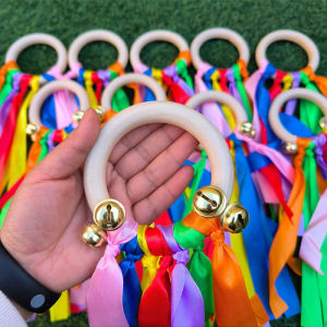 💥【Special price】💥UWO ริบบิ้นสีรุ้งสำหรับงานเต้นรำระฆังไม้ทำจากผ้าไหมสีรุ้งกระดิ่งสั่นด้วยมือสำหรับโรงเรียนอนุบาล