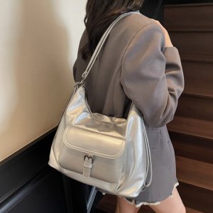 กระเป๋าเป้สะพายหลังความจุขนาดใหญ่สําหรับผู้หญิง กระเป๋าเป้สะพายหลังมีสไตล์