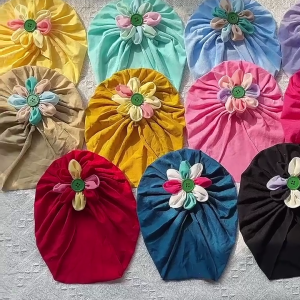 หมวกผ้าโพกศีรษะที่มีสไตล์พร้อมรายละเอียดดอกไม้อินเทรนด์หมวกสไตล์อินเดียแฟชั่นหมวกสีทึบที่คาดผมสำหรับของขวัญเด็กผู้หญิง