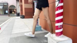 WNC Native รองเท้ารูคู่กราฟฟิตีชายหญิงลำลองเป่า โถวลูก ดูไลท์ รองเท้าแตะ ระบับอากาศ