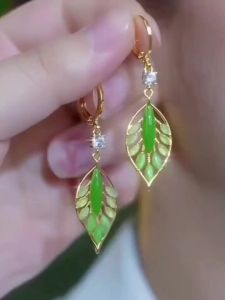 High-end Green Cats Eye Zircon Leaf Earrings 2025 New Super Fairy Light Luxury Short Earrings
