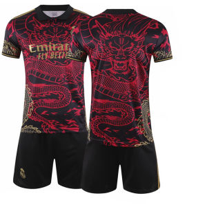 2425 ชุดฟุตบอลลายมังกรรุ่นพิเศษ สีแดงและดำ หมายเลข 9 เสื้อแข่ง Mbappe 5 Bellingham 7 Vinitius เสื้อฟุตบอลสำหรับผู้ชาย