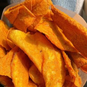 Crispy sweet potato chips non-fried sesame sweet potato chips charcoal baked potato chips snacks 205g bags